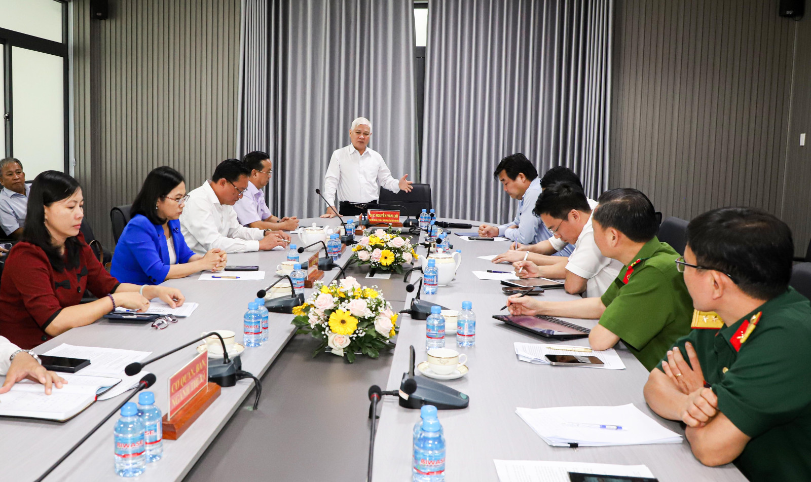 Bí thư Tỉnh ủy Nguyễn Văn Lợi phát biểu tại buổi làm việc với lãnh đạo TX. Bến Cát.